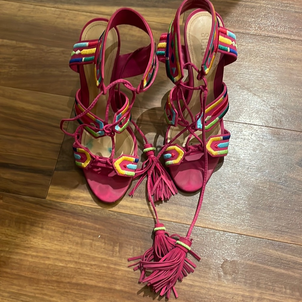 Schultz’s pink stewpot heels